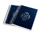 Agendas cadernos e apostilas — Caderneta — Capa maleavel wire o — Miolo personalizado — Abertura horizontal — Capa couche 300g e miolo AP 75g